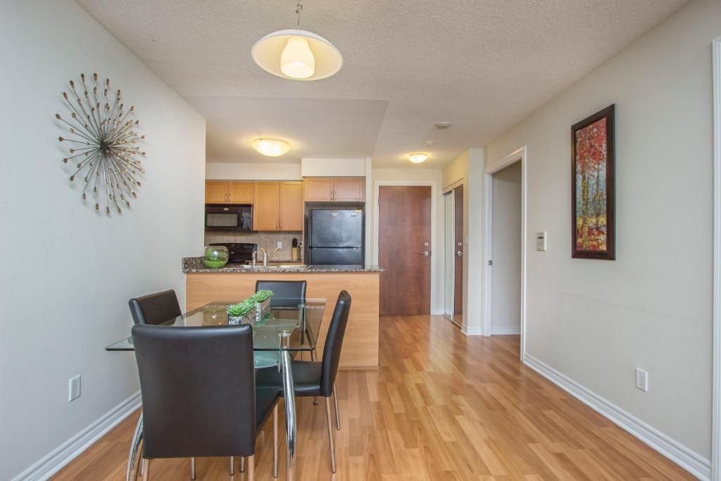 Platinum Suites Furnished Executive Suites Mississauga Room photo